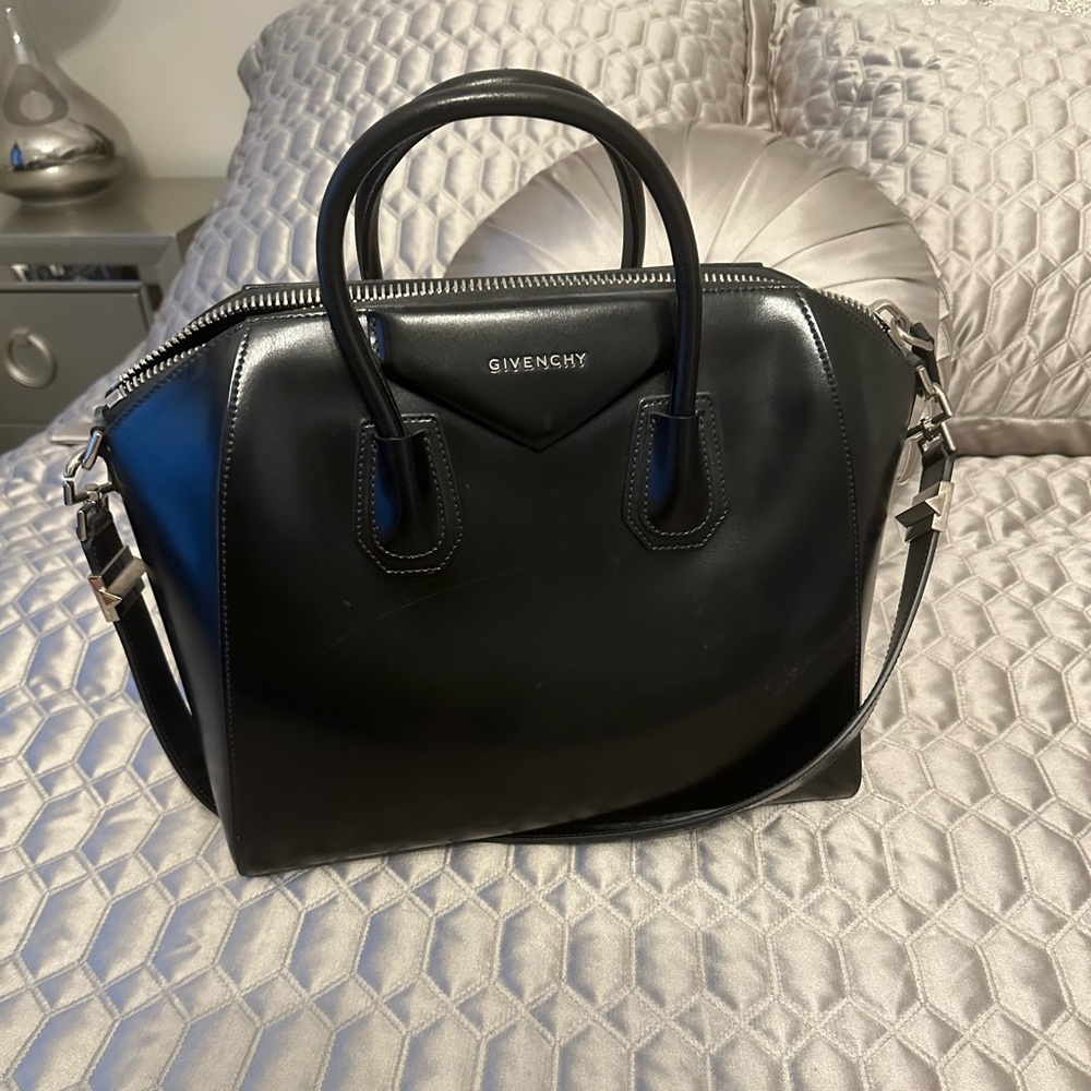 Givenchy Antigona Medium Leather Shoulder Bag